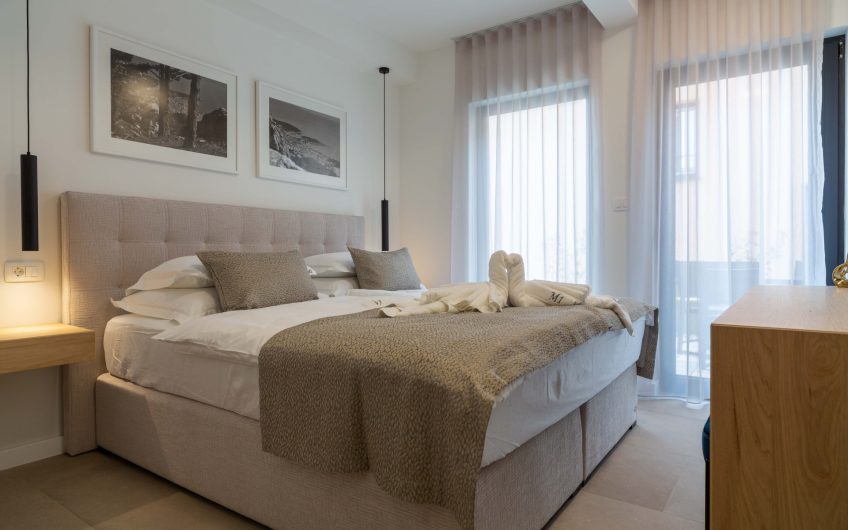 PRODAJA, MODERNA VILA S OTVORENIM POGLEDOM NA MORE, V30