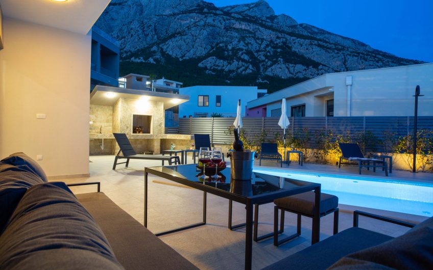 PRODAJA, MODERNA VILA S OTVORENIM POGLEDOM NA MORE, V30