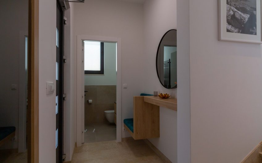 PRODAJA, MODERNA VILA S OTVORENIM POGLEDOM NA MORE, V30