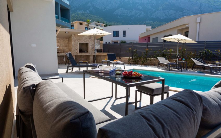 PRODAJA, MODERNA VILA S OTVORENIM POGLEDOM NA MORE, V30