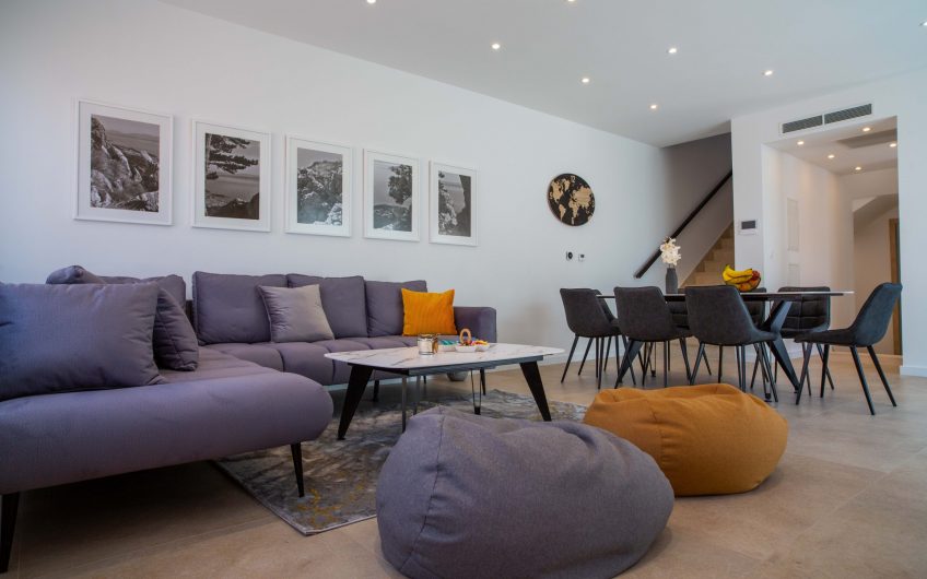 PRODAJA, MODERNA VILA S OTVORENIM POGLEDOM NA MORE, V30