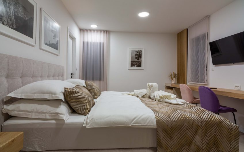 PRODAJA, MODERNA VILA S OTVORENIM POGLEDOM NA MORE, V30