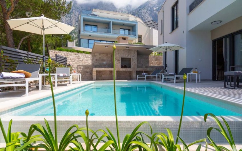 PRODAJA, NOVA MODERNA VILA S BAZENOM I POGLEDOM NA MORE, V29