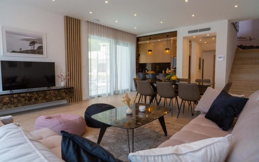 PRODAJA, NOVA MODERNA VILA S BAZENOM I POGLEDOM NA MORE, V29