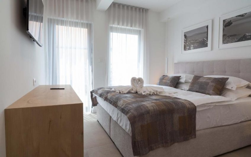 PRODAJA, NOVA MODERNA VILA S BAZENOM I POGLEDOM NA MORE, V29