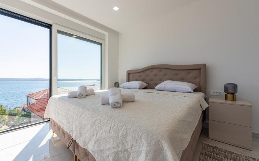 PRODAJA, MODERNO UREĐENA VILA S BAZENOM 50 METARA OD MORA I PLAŽE, MASLENICA (JASENICE), VM1