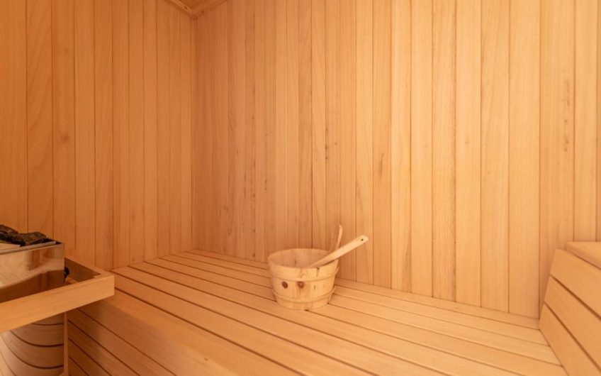 PRODAJA, MODERNO UREĐENA VILA S BAZENOM 50 METARA OD MORA I PLAŽE, MASLENICA (JASENICE), VM1